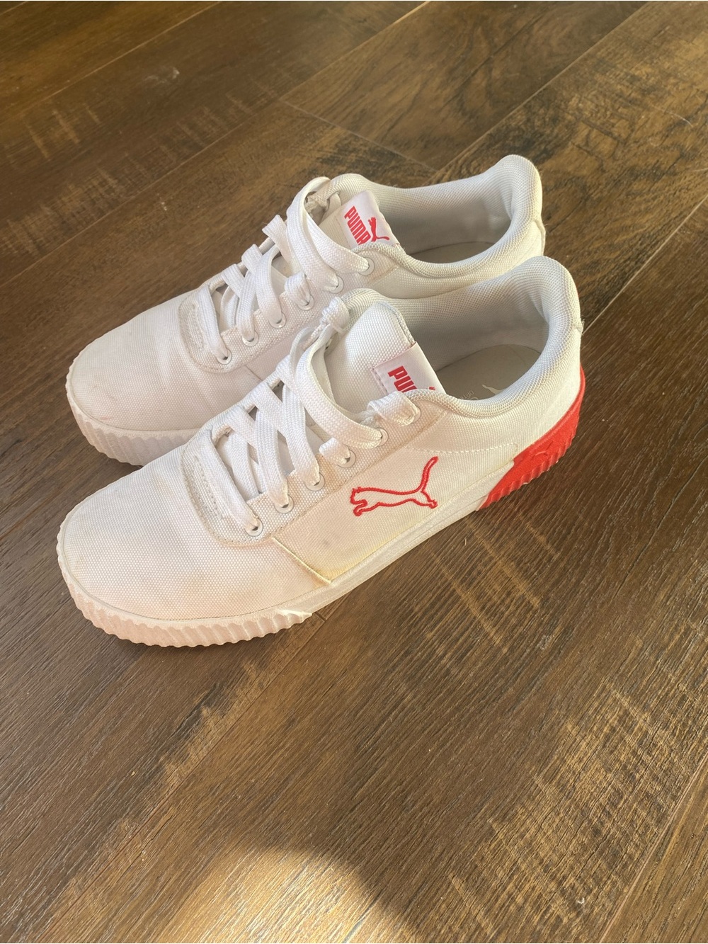 PUMA White and Red Low-Top Sneakers. Women’s SZ 8. - Picture 2 of 7